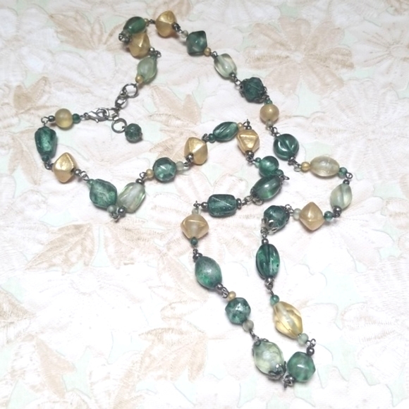 Vintage Mid Century Glass Bead Necklace - Picture 5 of 12